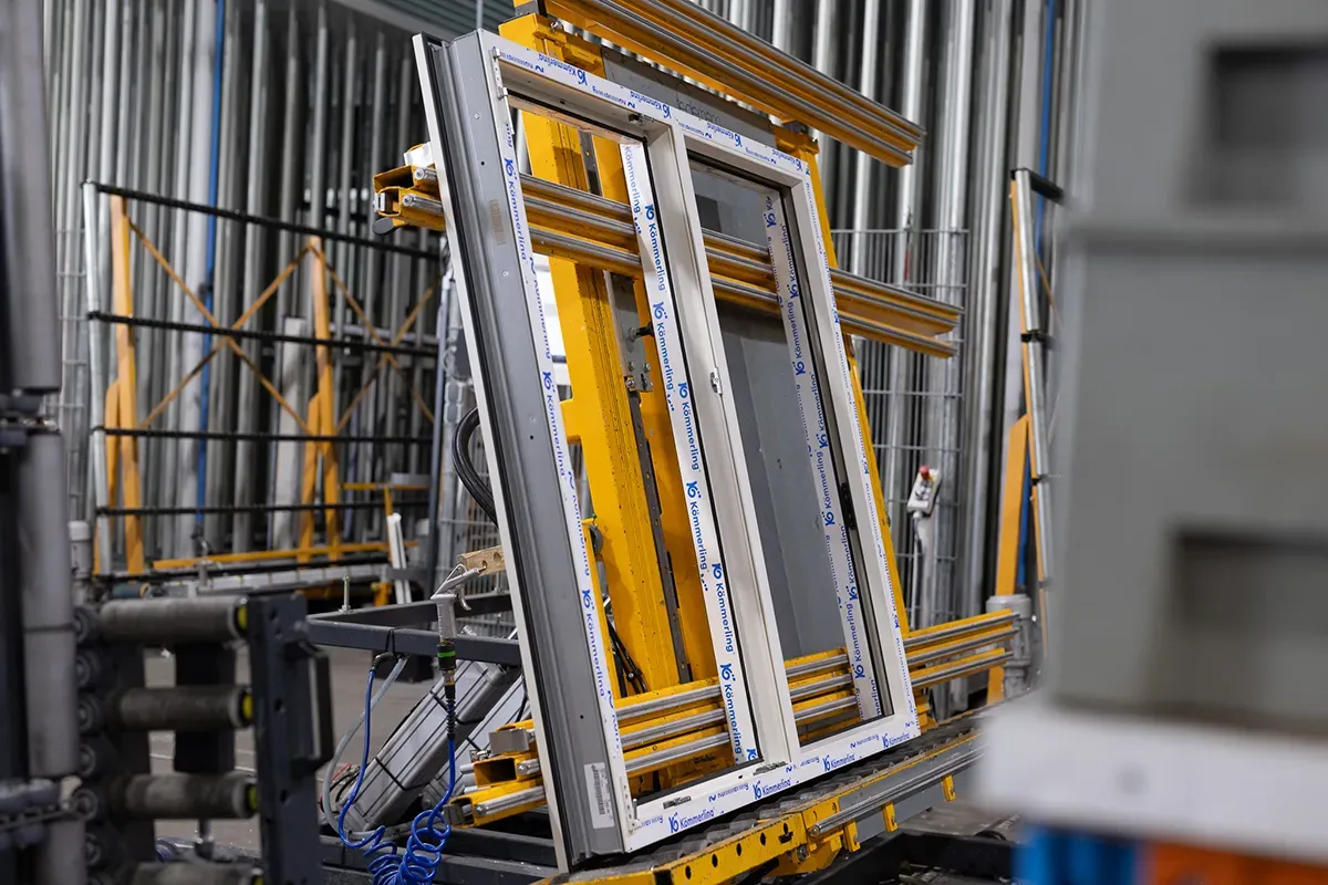 productie kozijnen in fabriek kumij