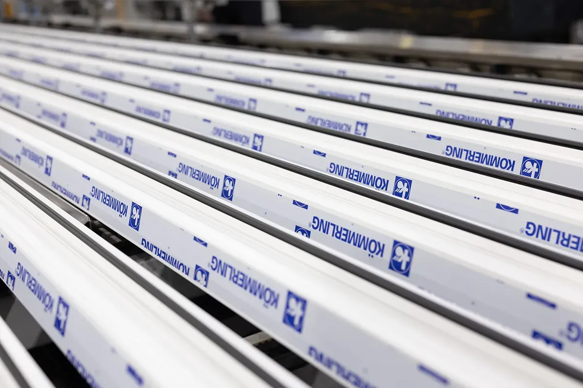 profielen van kommerling in de fabriek van kumij