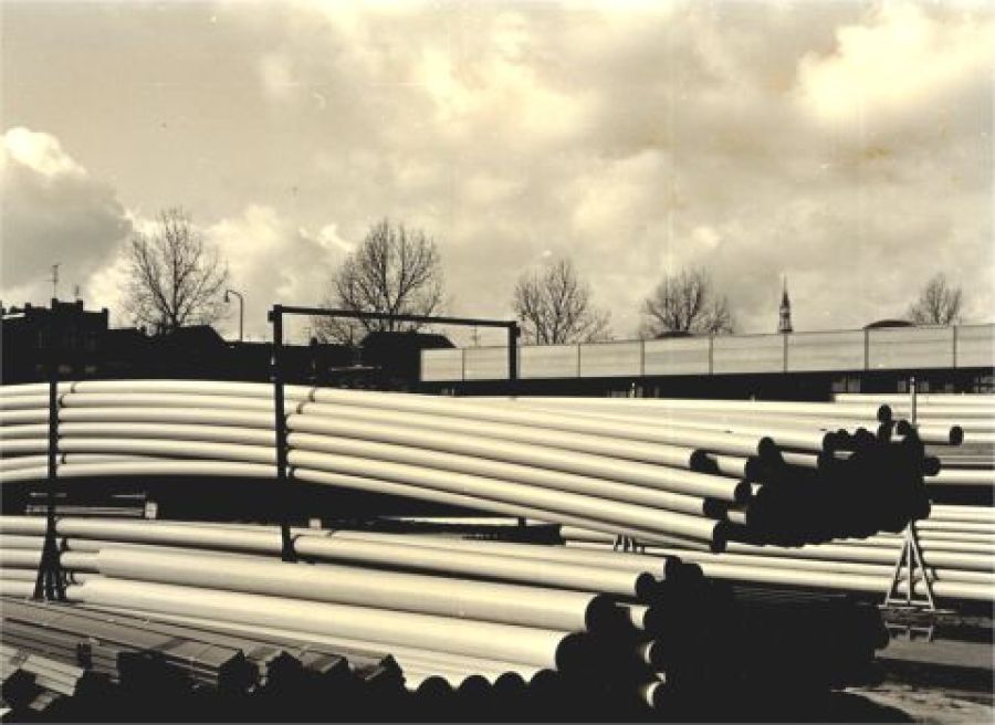 1955, De bedrijfsnaam ‘Kunststoffen Maatschappij’ wordt afgekort tot Kumij